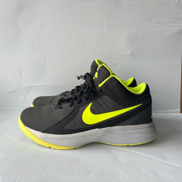 40码 耐克低帮运动鞋 Nike overplay 男款黑黄
