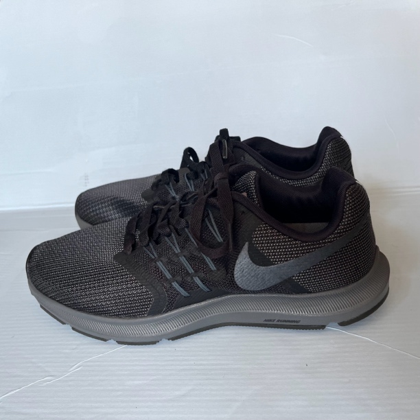 40码 耐克低帮跑步鞋 Nike Run swift 男款黑色 公价979