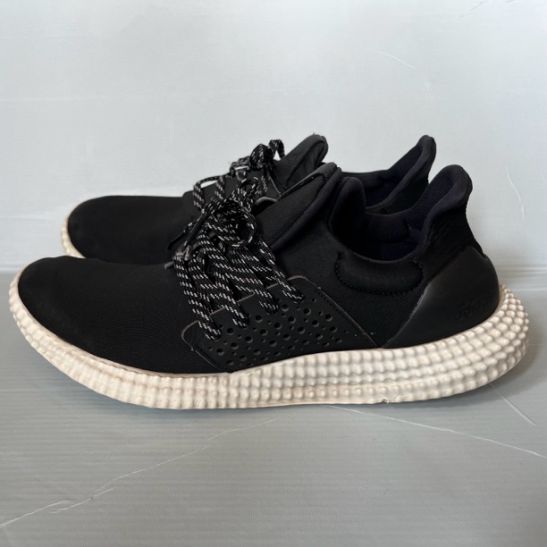 42码 阿迪达斯低帮运动鞋 Adidas男款纯黑