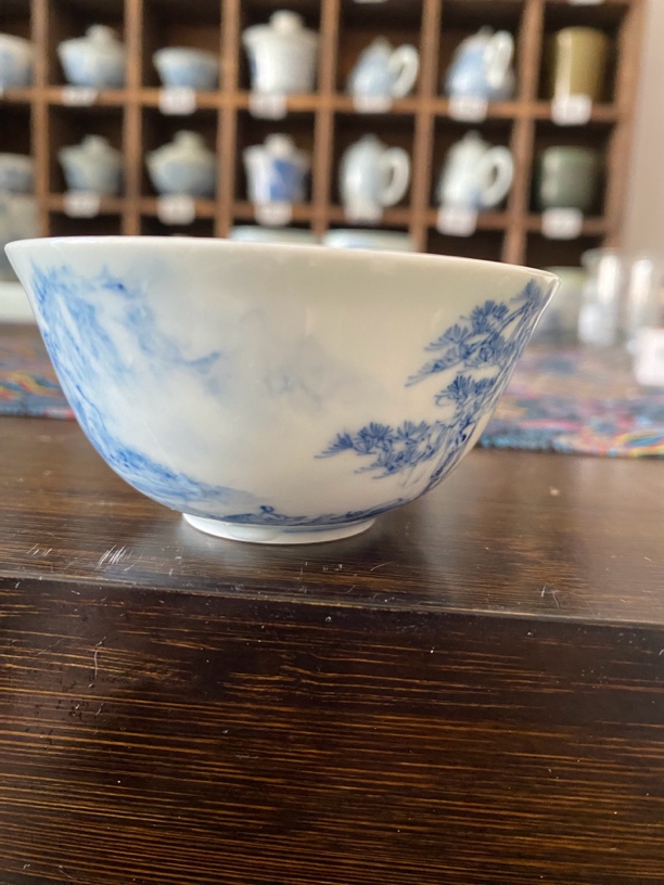 单杯陶瓷白瓷釉下彩青花杯子（外面满绘山水画面）主人杯手绘茶杯