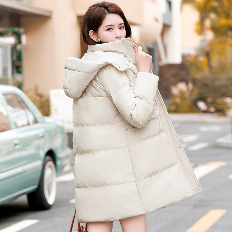 波司登冬季新款连帽时尚舒适时尚白鸭绒新囯标80%绒中长羽绒服女