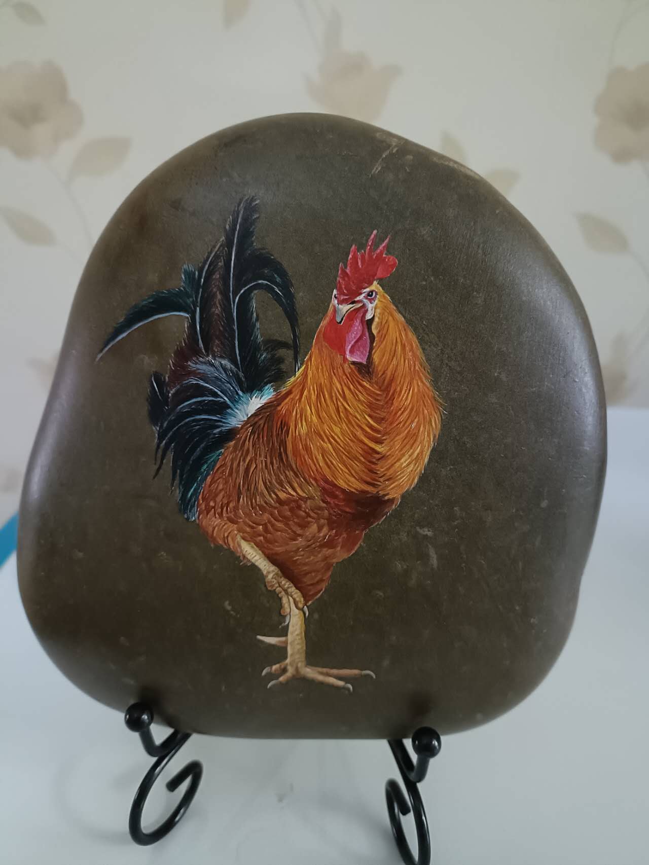 丙烯颜料石头画摆件：金鸡独立