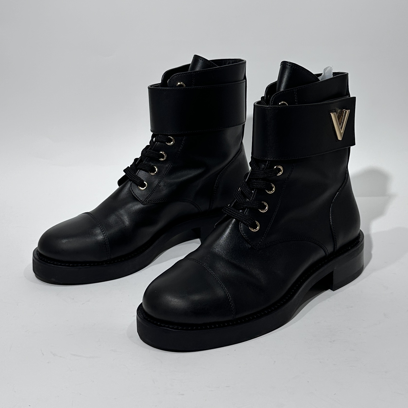 95新 LouisVuitton/路易威登 37码 黑色时尚短靴/BX80178