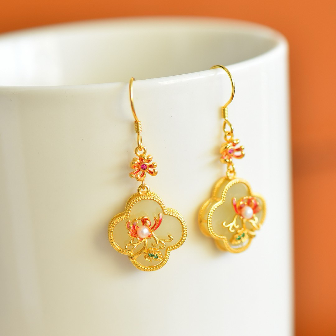 S925银镶嵌天然和田玉四叶草彼岸花耳坠2675