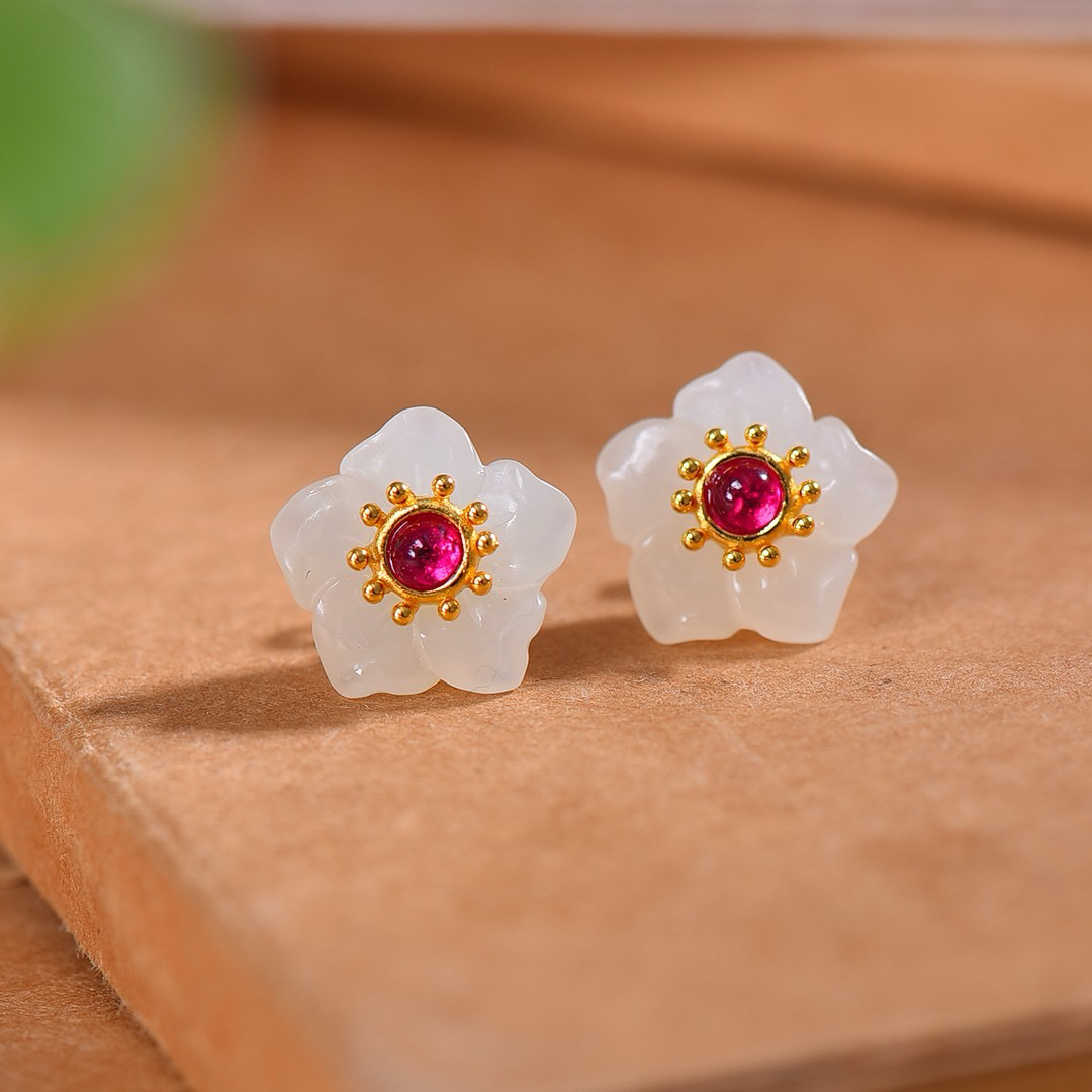 S925银镶嵌天然和田玉五瓣花耳钉7290