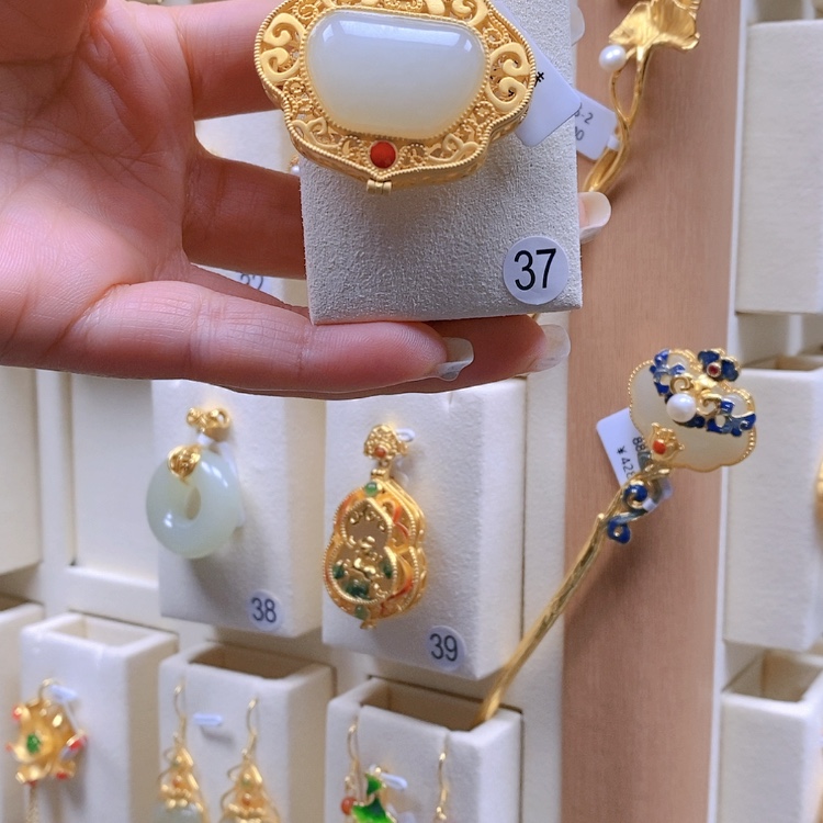 【闪购商品】和田玉颈饰银S925镀金镶嵌