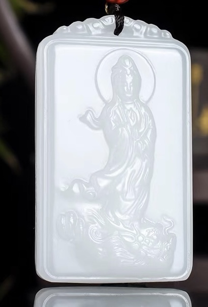 新疆天然和田玉白玉精工雕刻：观音！