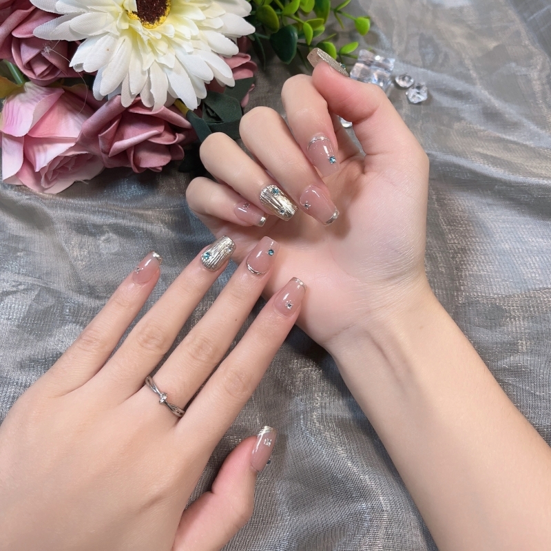 《悸动》纯手工定制穿戴甲夏日冰透裸色可拆卸美甲贴气质温柔百搭