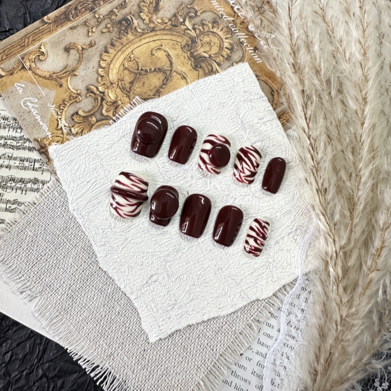 《斑马纹》纯手工定制穿戴甲车厘子红斑马纹新年女神高级感显白8802