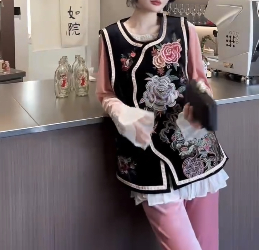 清苍价～深圳8232麒麟牡丹新中式重工刺绣加棉马甲棉马夹