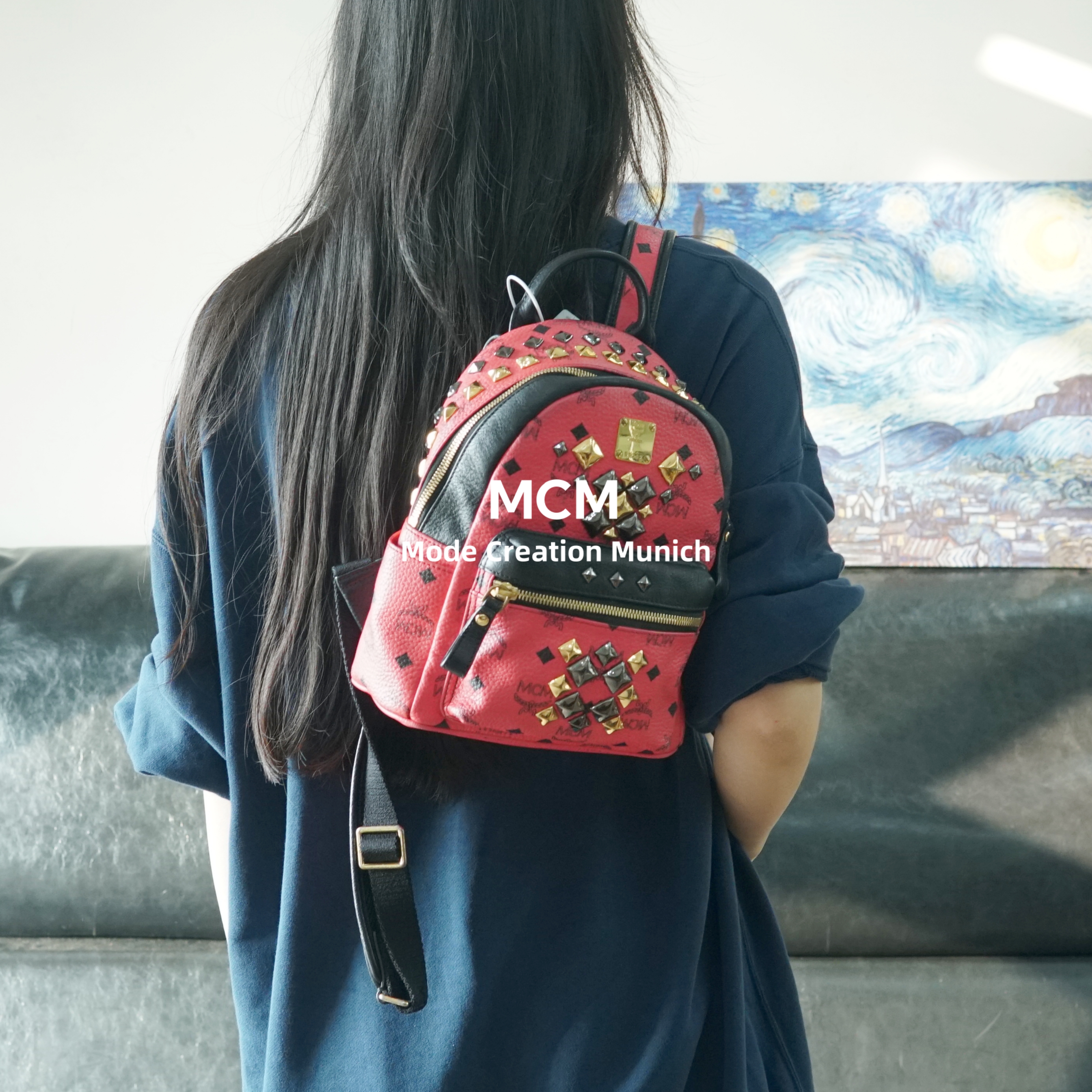 95新 MCM 玫红铆钉双肩包/SD09527012/7012 优