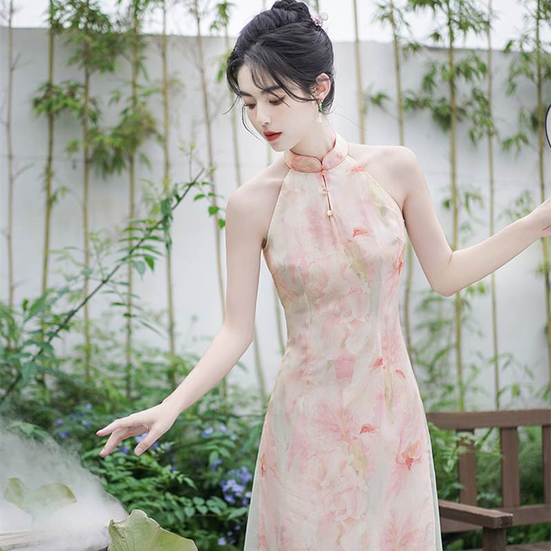 新中式改良旗袍国风2023年新款性感挂脖高级感淑女日常连衣裙无袖