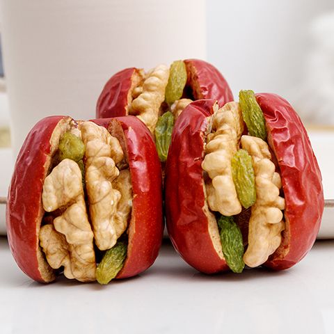 新疆枣夹核桃葡萄仁核桃仁休闲小吃办公室零食