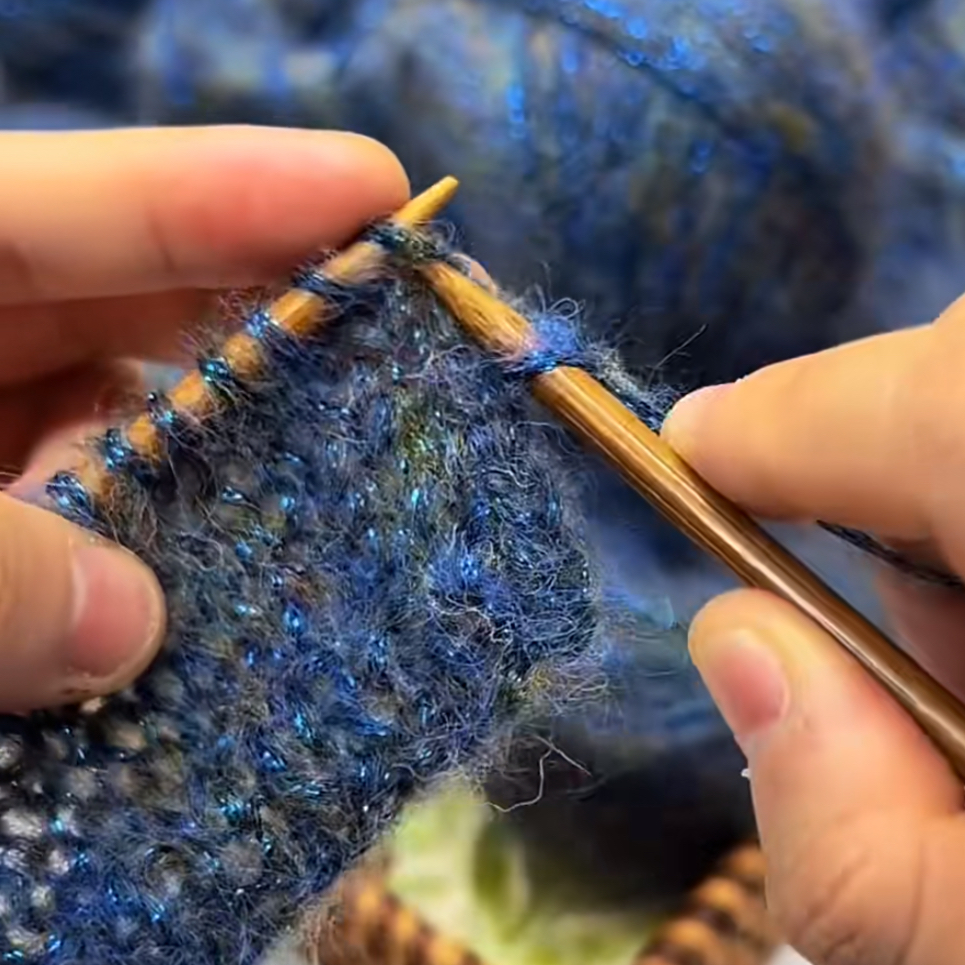 金聪鎏金马海毛 手工编织亲肤柔软 一团50克