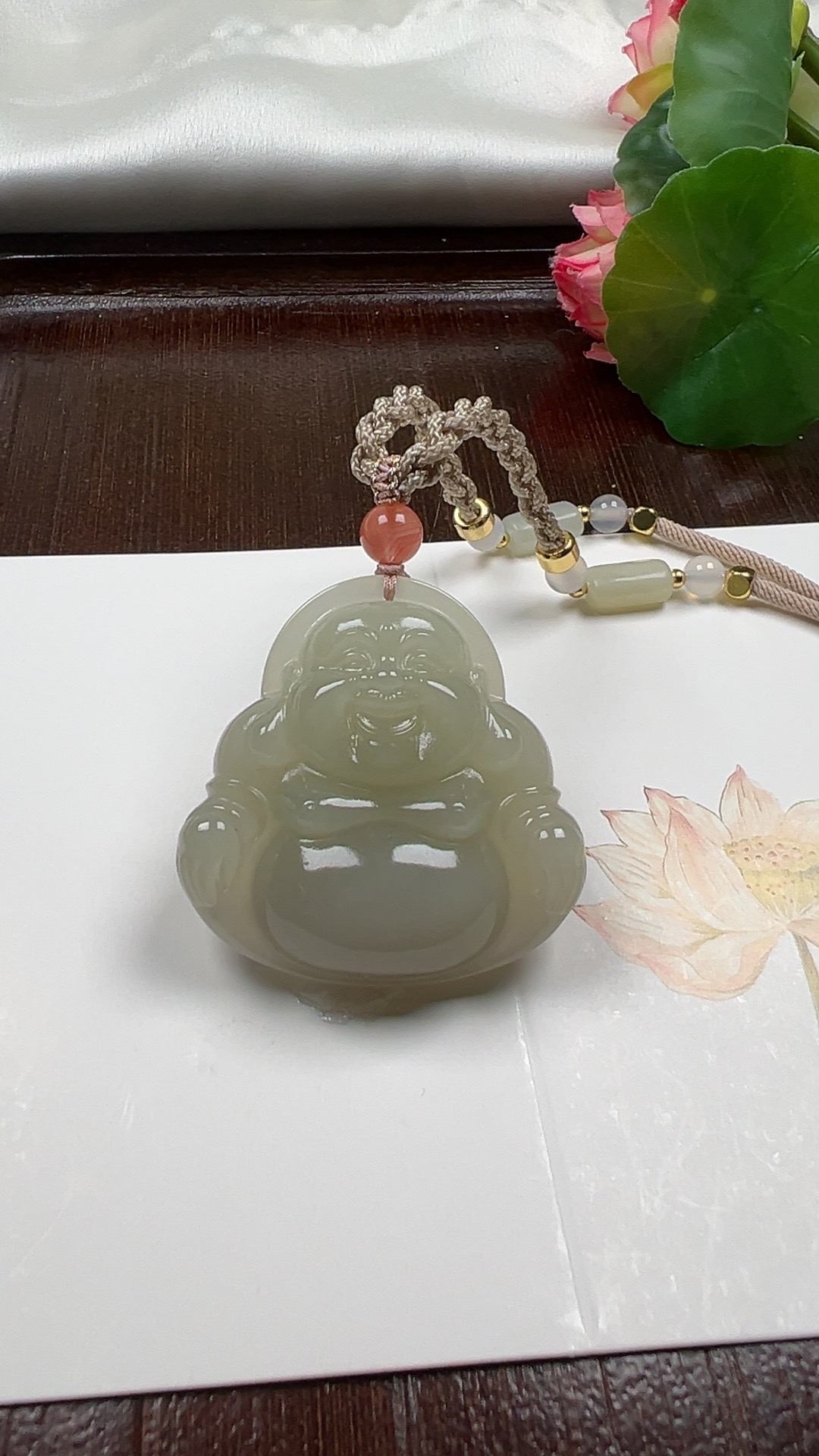 天然和田玉，青海料浅晴水大佛，玉质细腻，油油润润，47.7×46.7×11.6