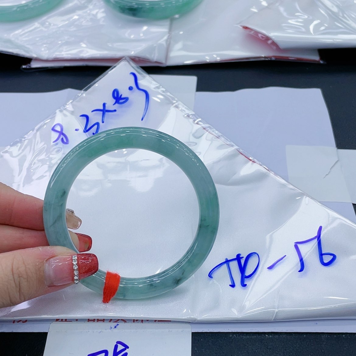 【闪购商品】翡翠手镯未镶嵌以**影