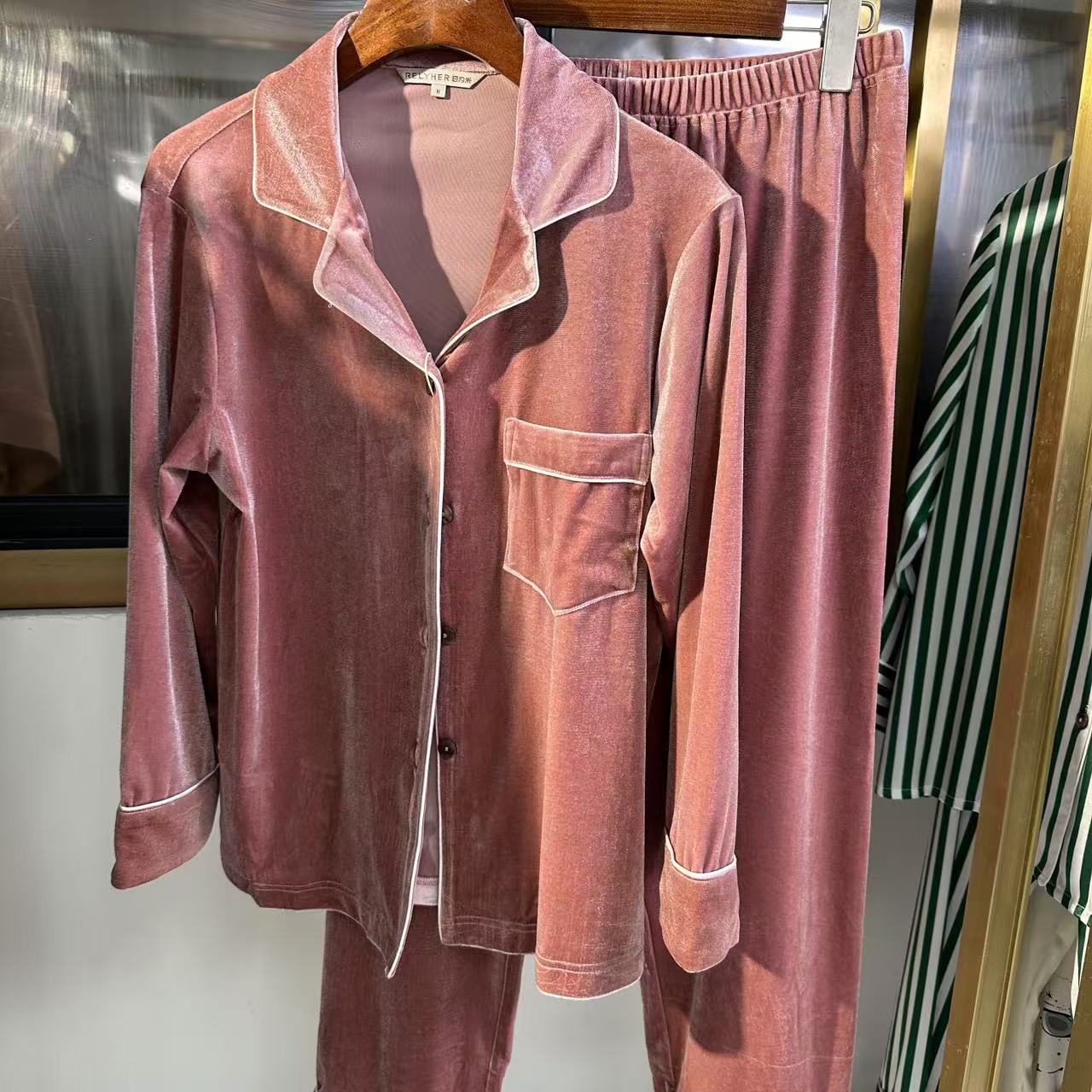 新款【福利炸】金丝绒套装非桑蚕丝81H143-1