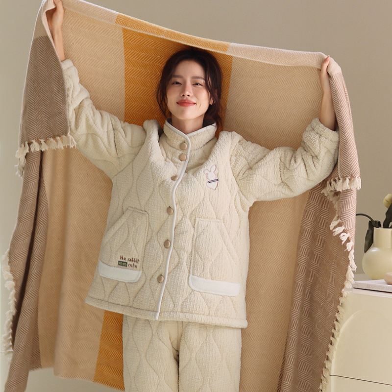 芬腾2024新款加绒加厚睡衣女款冬季三层夹棉珊瑚绒保暖家居服套装