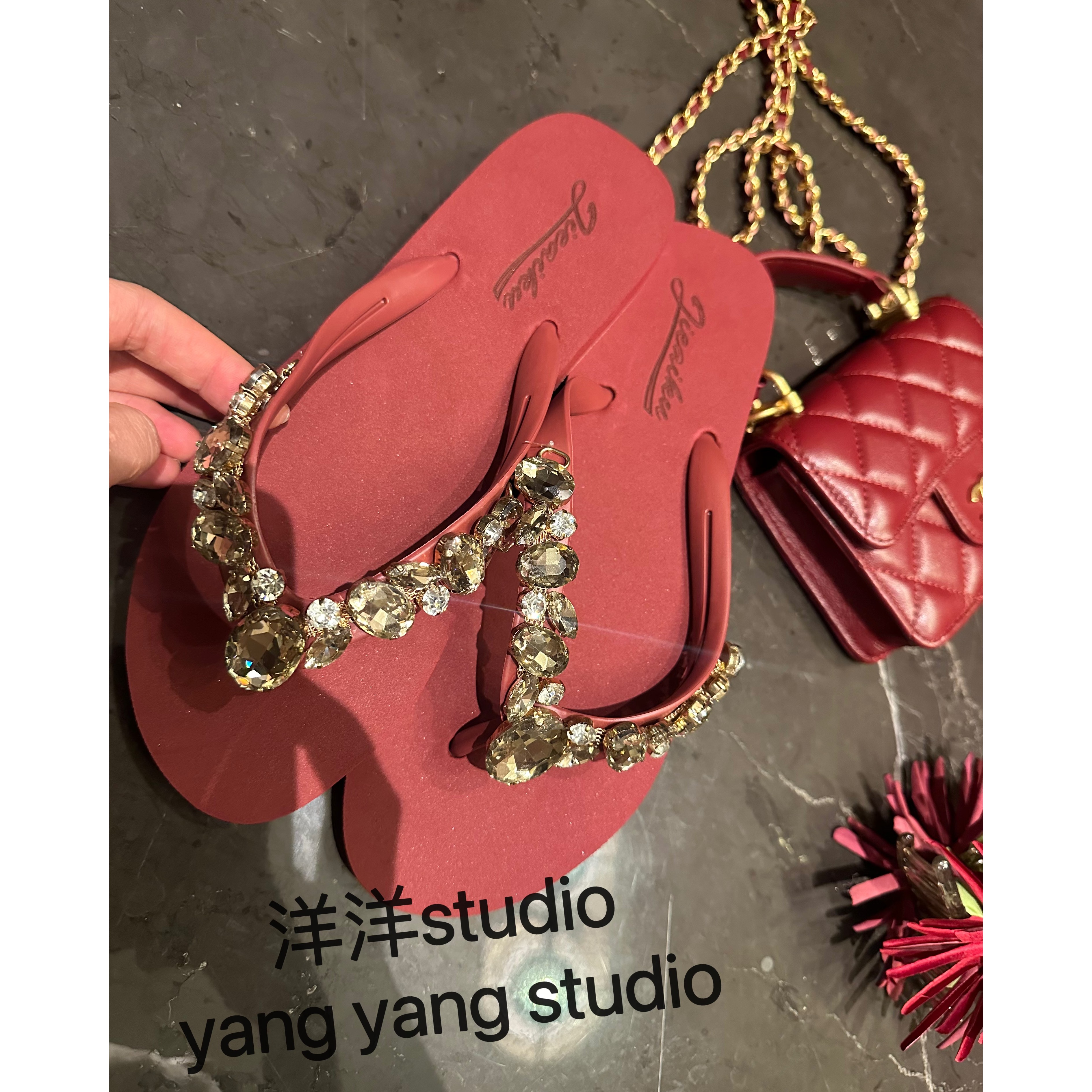 【现货秒发】洋洋优选-夏季新款水钻软底防滑平底人字凉拖鞋YY70090