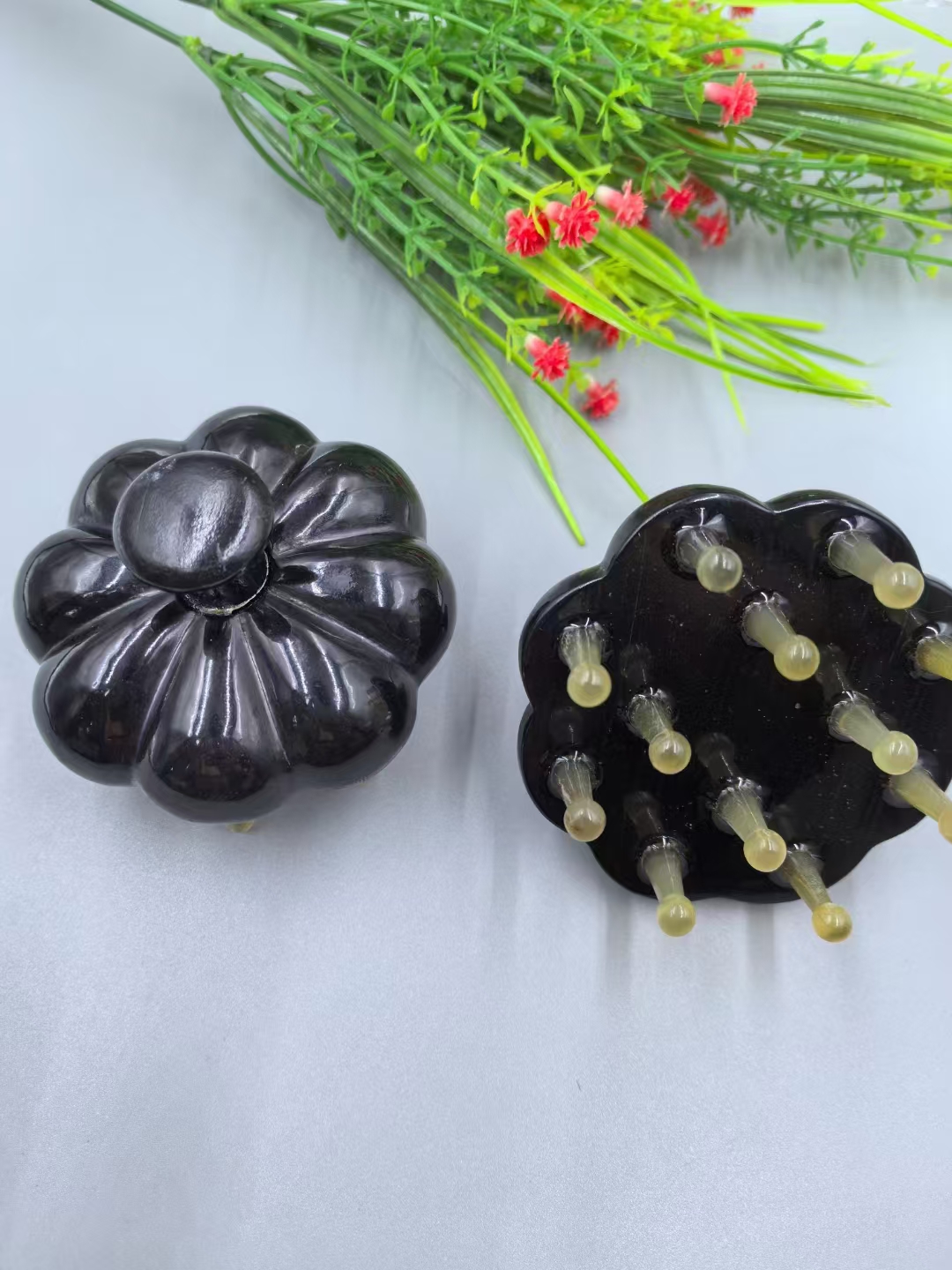 一个装天然羊角南瓜钉钉按摩头皮梳