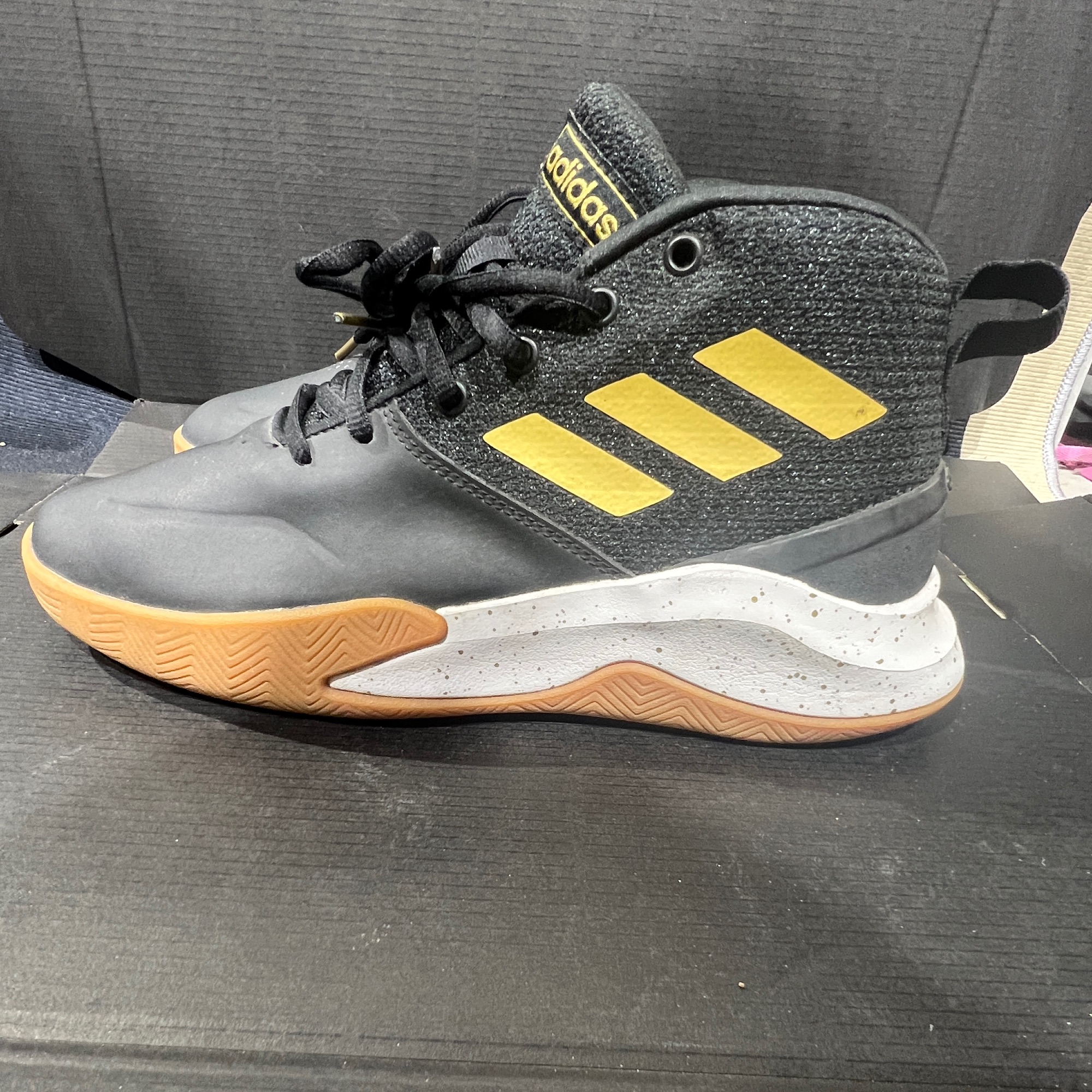 adidas/阿迪达斯40码 防滑减震运动鞋