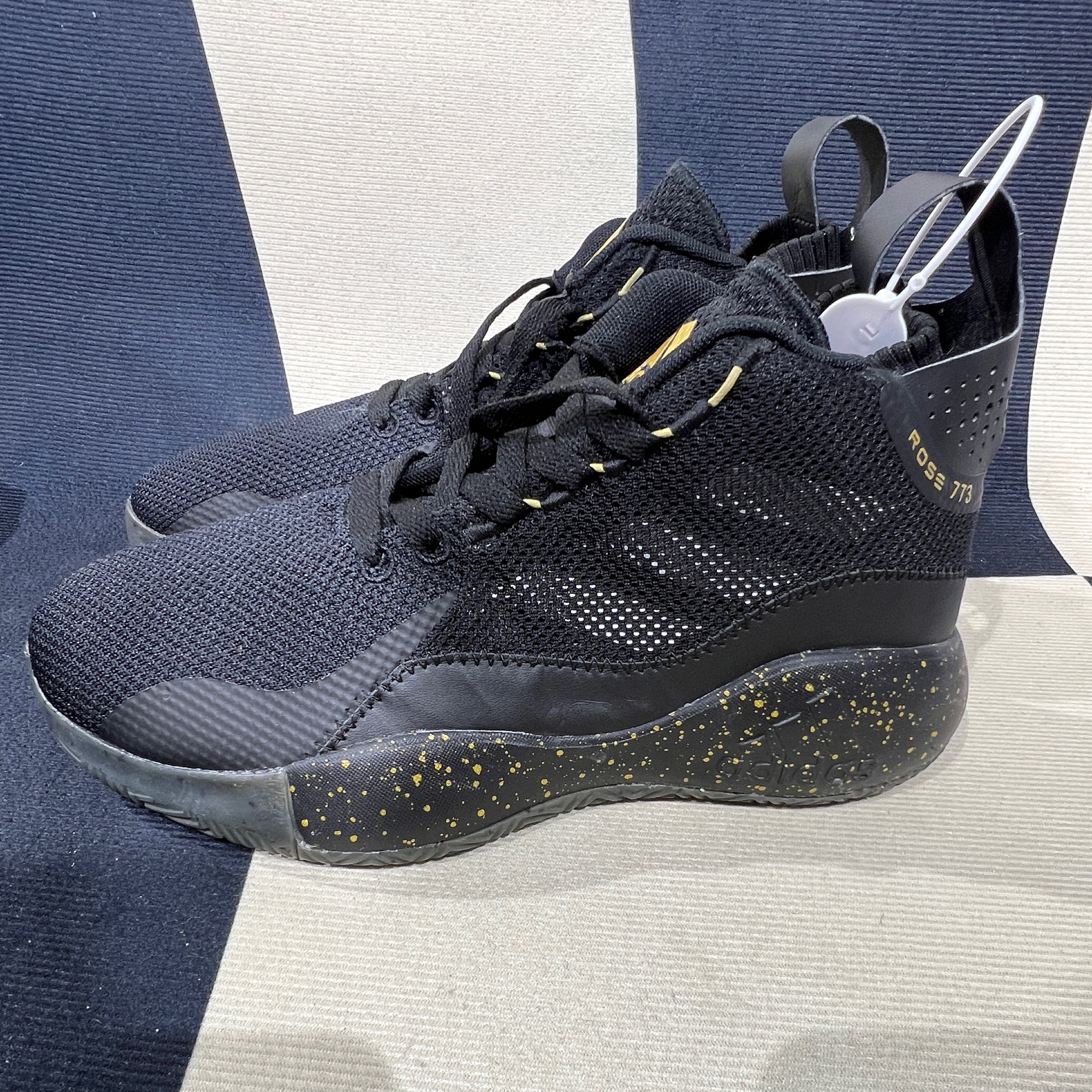 adidas/阿迪达斯41码 减震防滑运动鞋