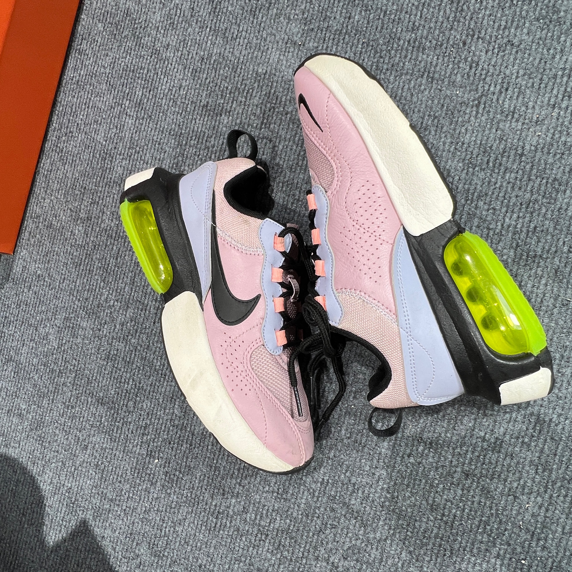 NIKE35.5码 低帮 休闲运动鞋 公价664