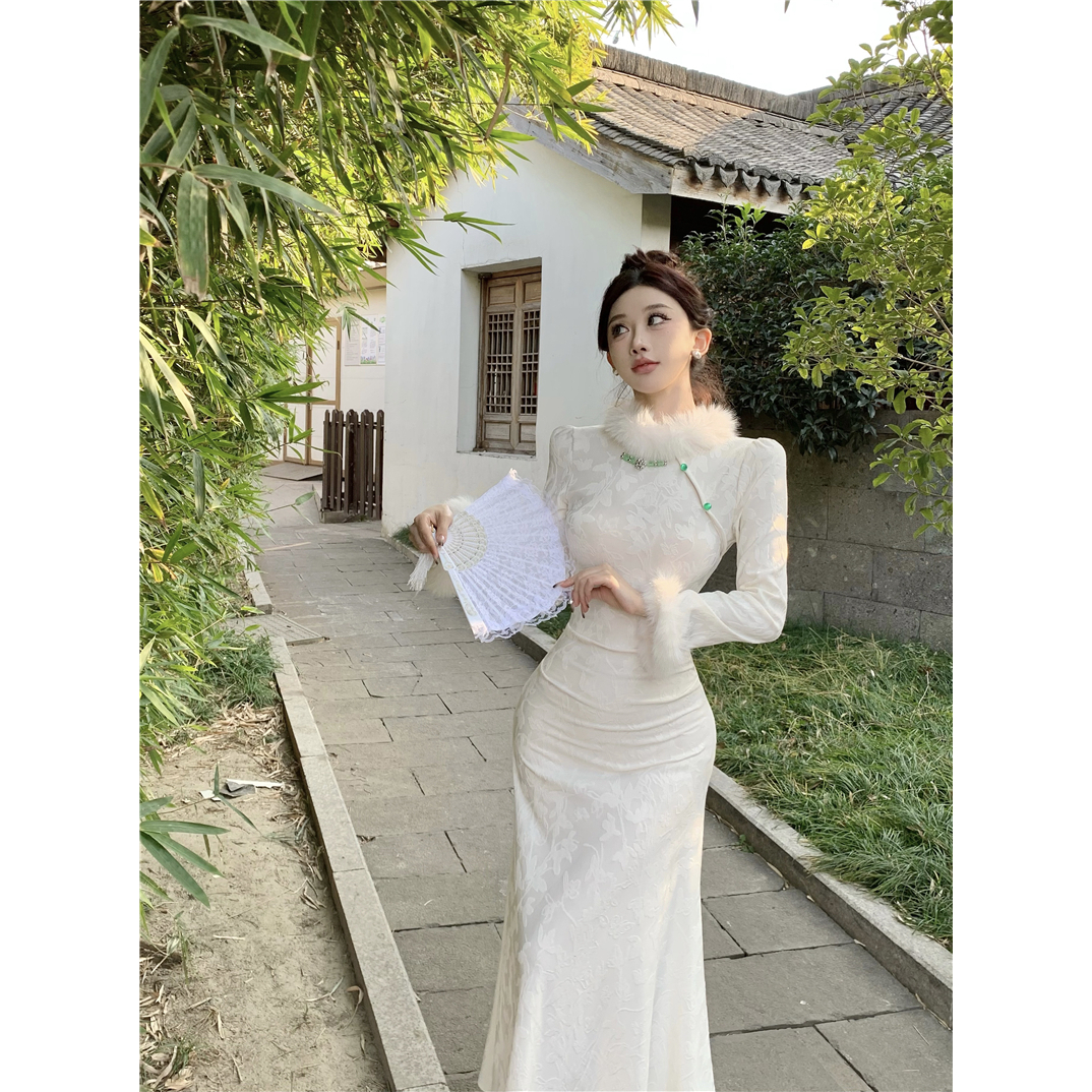 新中式国风复古连衣裙高级感温柔气质收腰毛领改良旗袍裙子时尚女