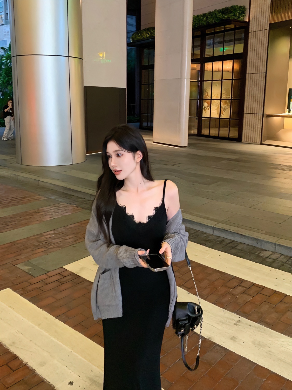 修身显瘦蕾丝包臀裙子无袖打底富家千金感吊带连衣裙长裙套装时尚