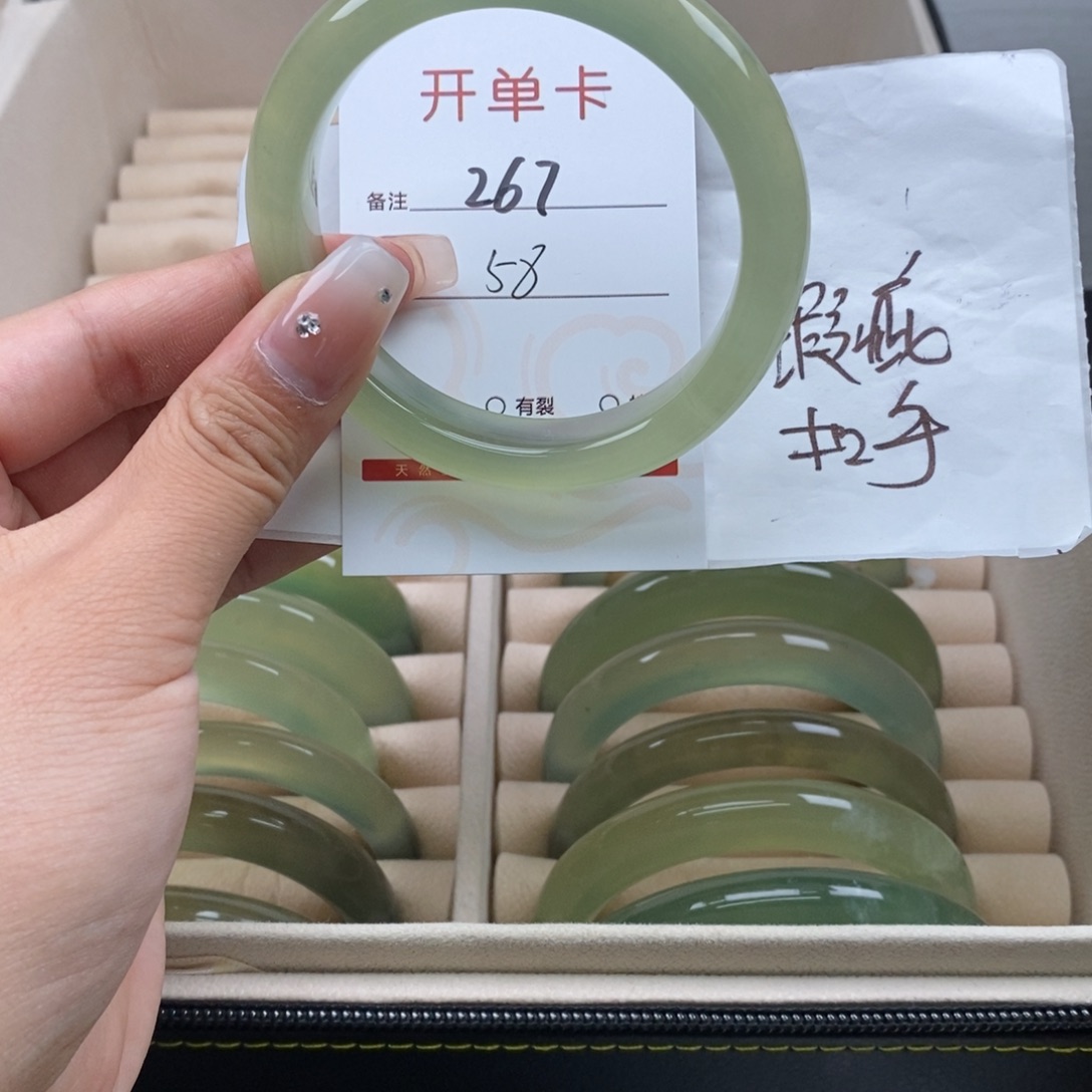 蛇纹石玉手镯未镶嵌