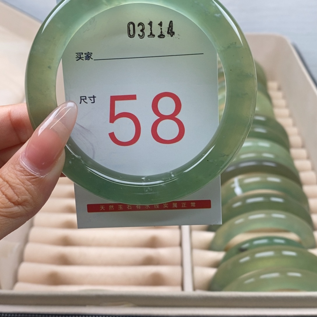 蛇纹石玉手镯未镶嵌