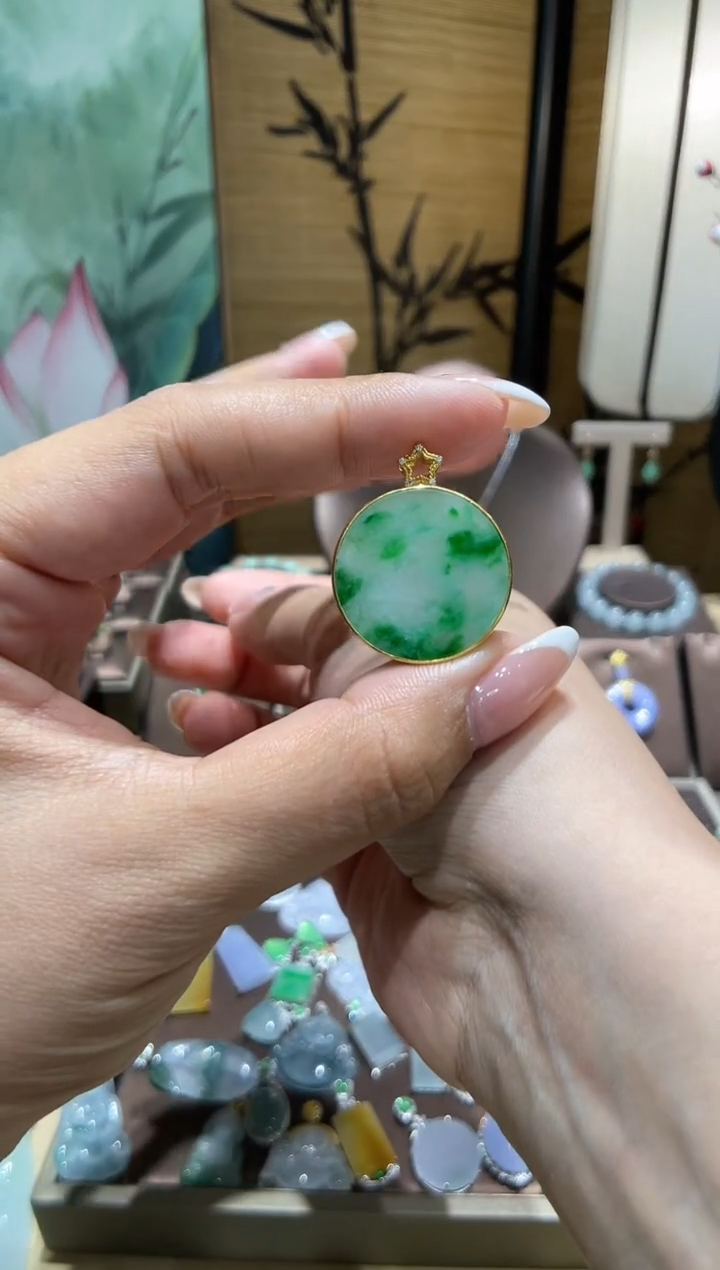 【闪购商品】翡翠吊坠(不含链)18K金镶嵌包镶圆牌48小时鉴赏期