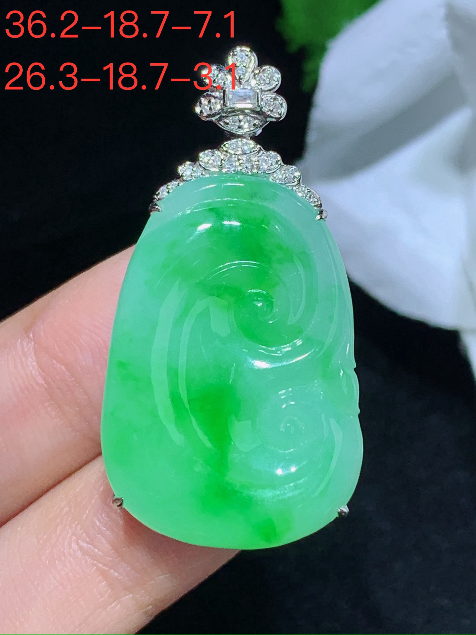 天然缅甸A货翡翠飘绿如意吊坠，气质镶嵌