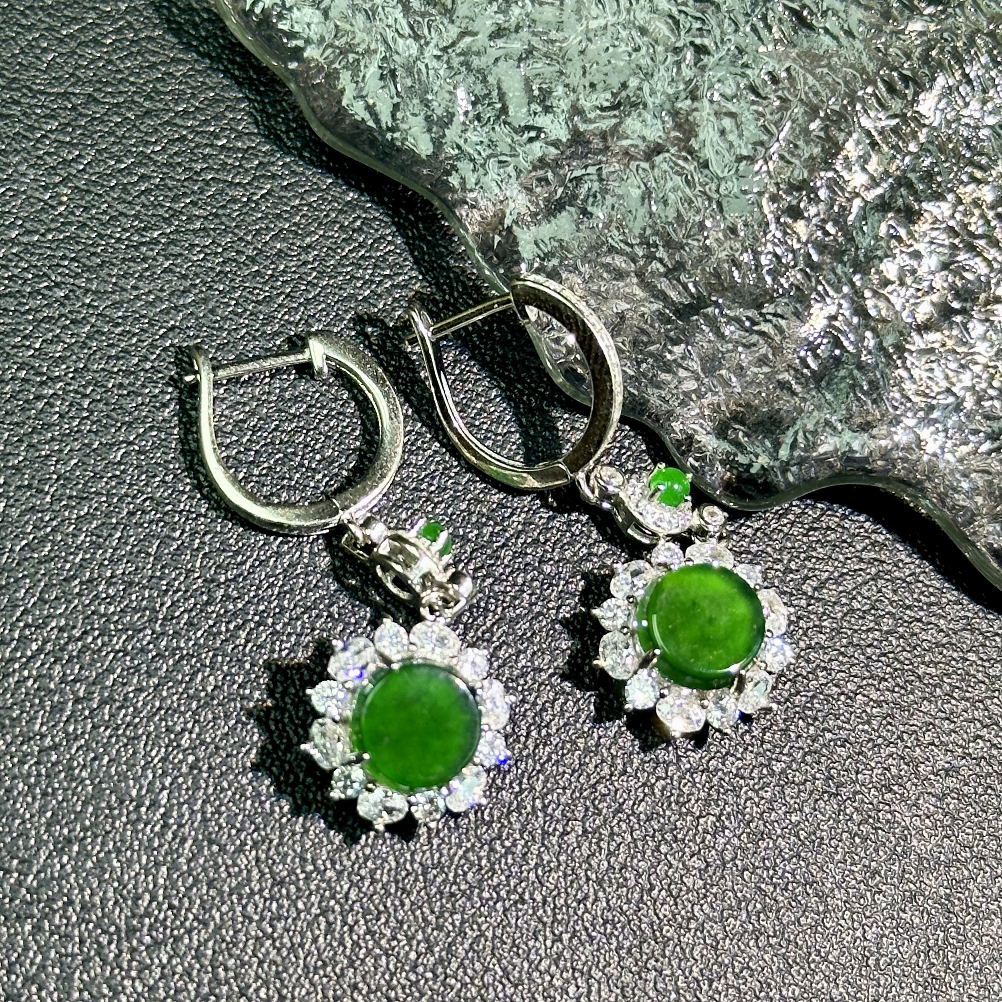 S925银镶冰绿圆无事牌耳饰天然翡翠