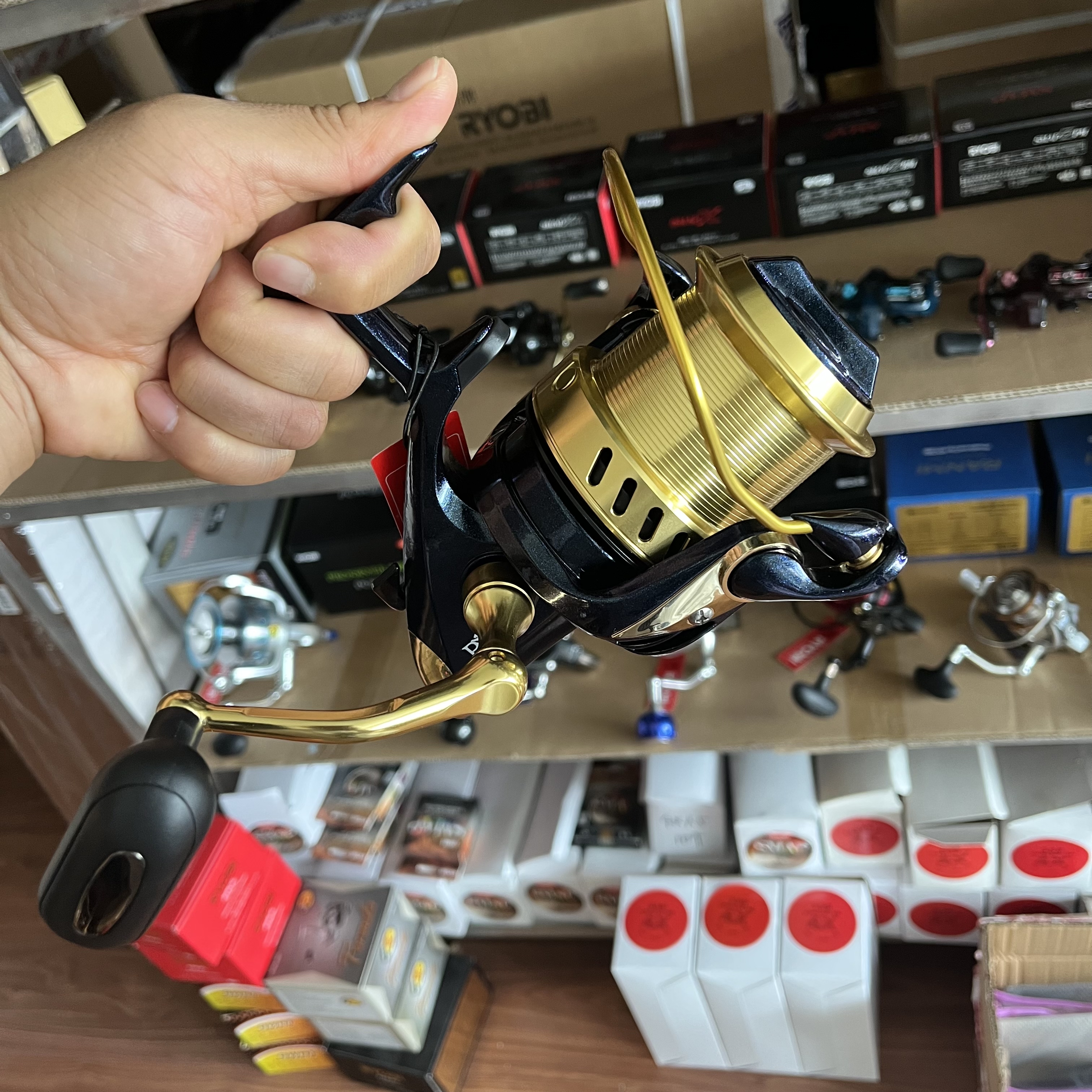 RYOBI/利优比远投轮 雅狮浅线杯大斜口纺车轮远投锚鱼碳素鱼线轮