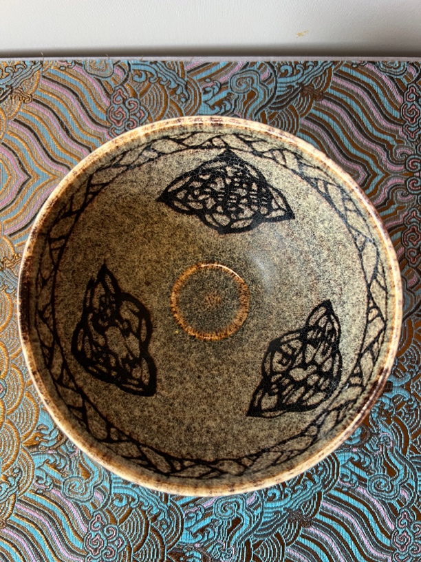 吉州窑剪纸贴花吉祥语茶盏