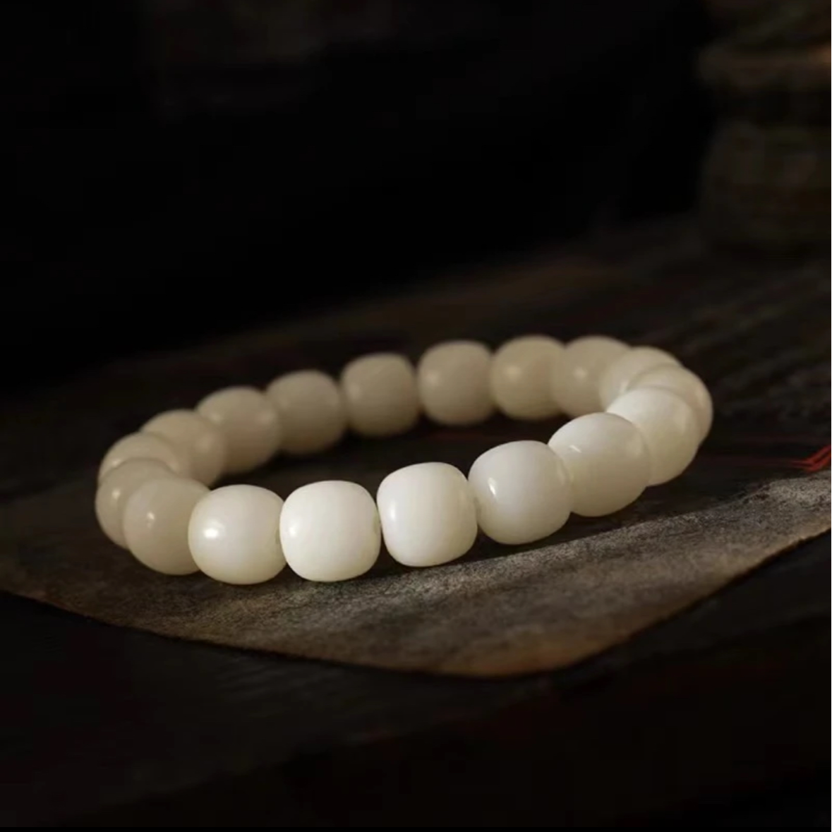   经典气质白色手链男女同款手工穿织57