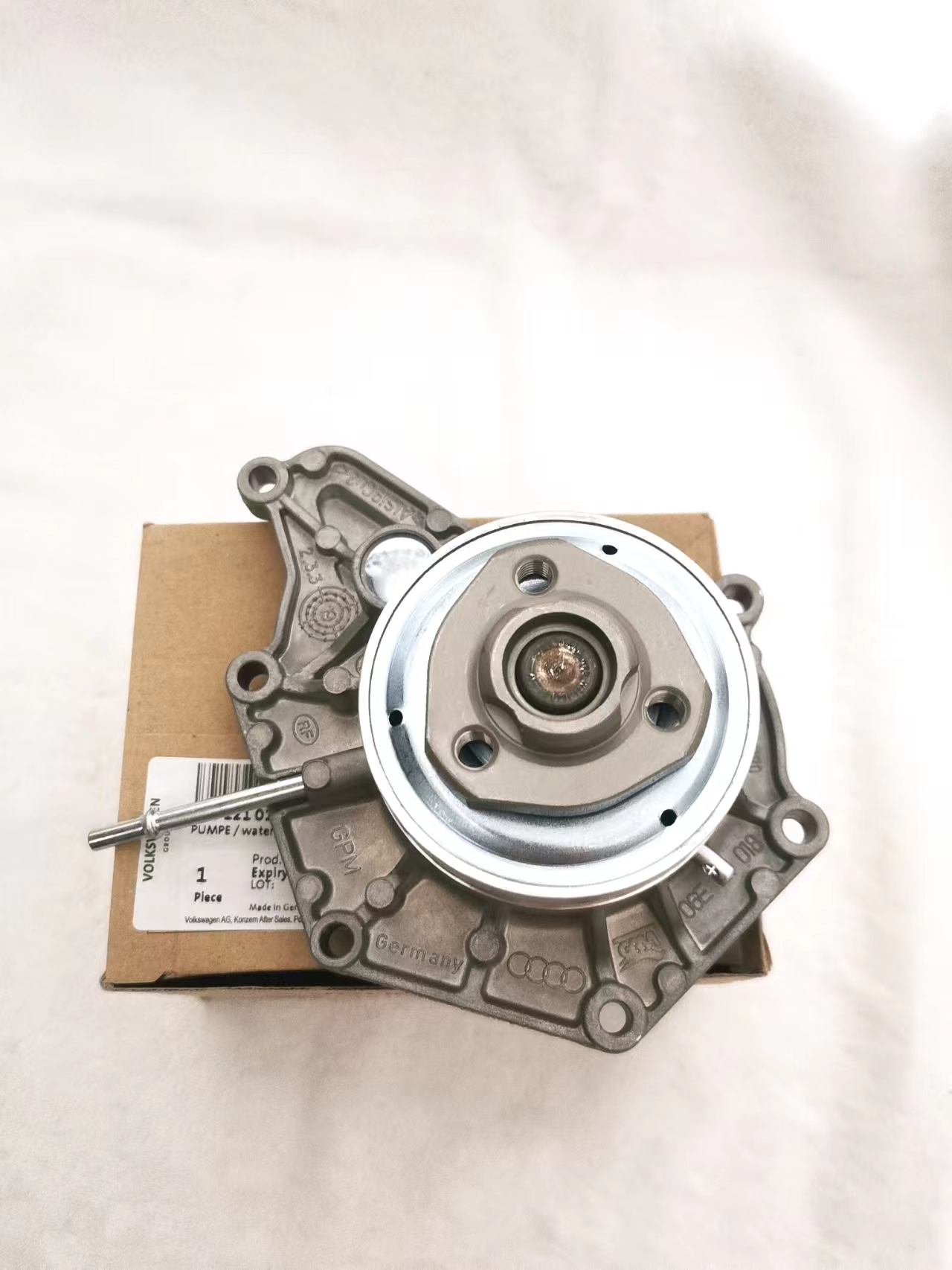 奥迪A6L 2.5 2.8 3.0T A8L 3.0T 原厂水泵