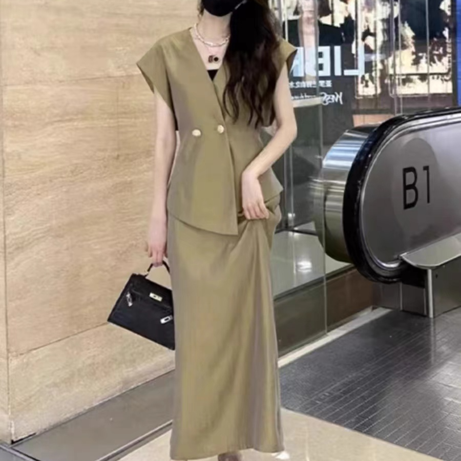   【丹文衣奢】8041夏装搭配女时尚缎面无袖半身裙高级感盐系两件套