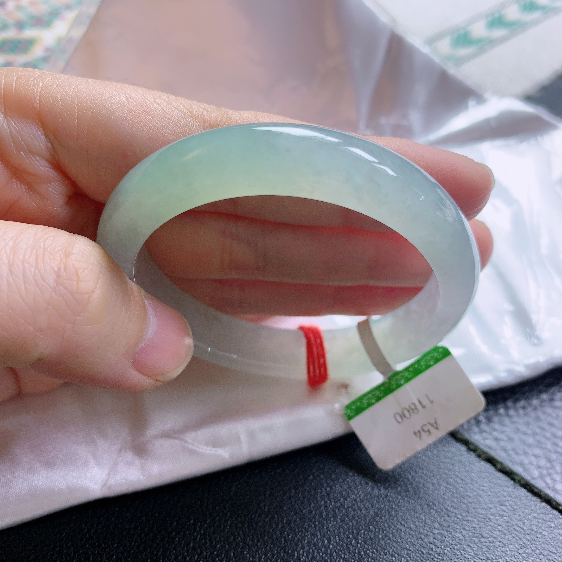 54贵妃缅甸天然A货翡翠冰晴绿手镯女款玉镯子晴绿色