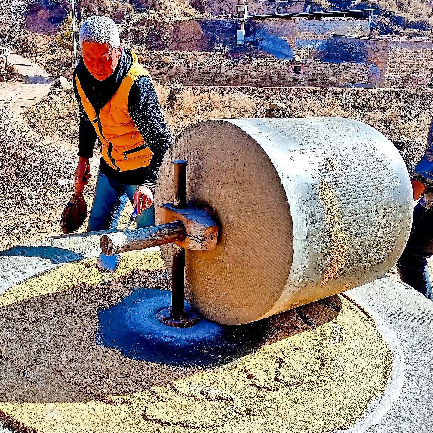 儿时的味道【芝麻盐】石头碾子压制/陕北特产/手工烧烤传统美味好吃
