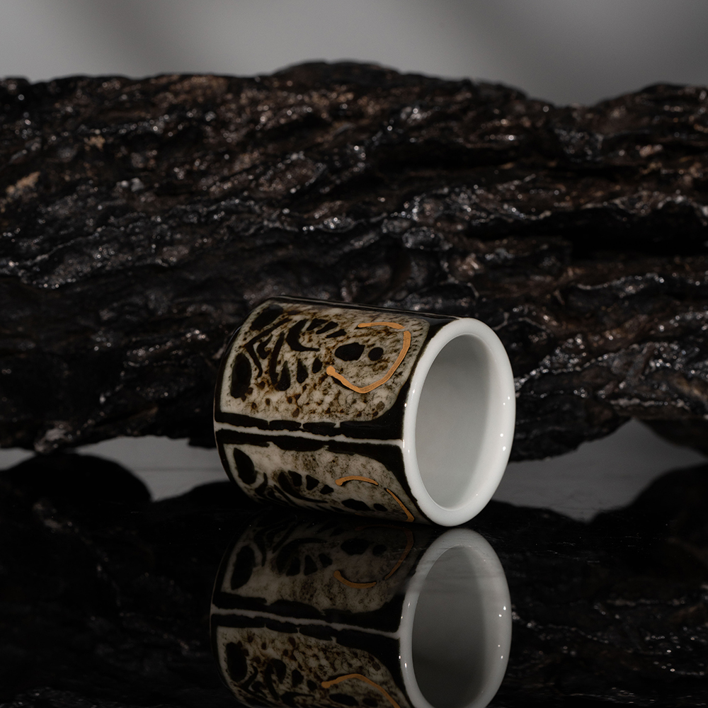 【墨舍名窑】一拓天成墨拓千佛扳指复古陶瓷盖置茶壶盖托 （yttc217）