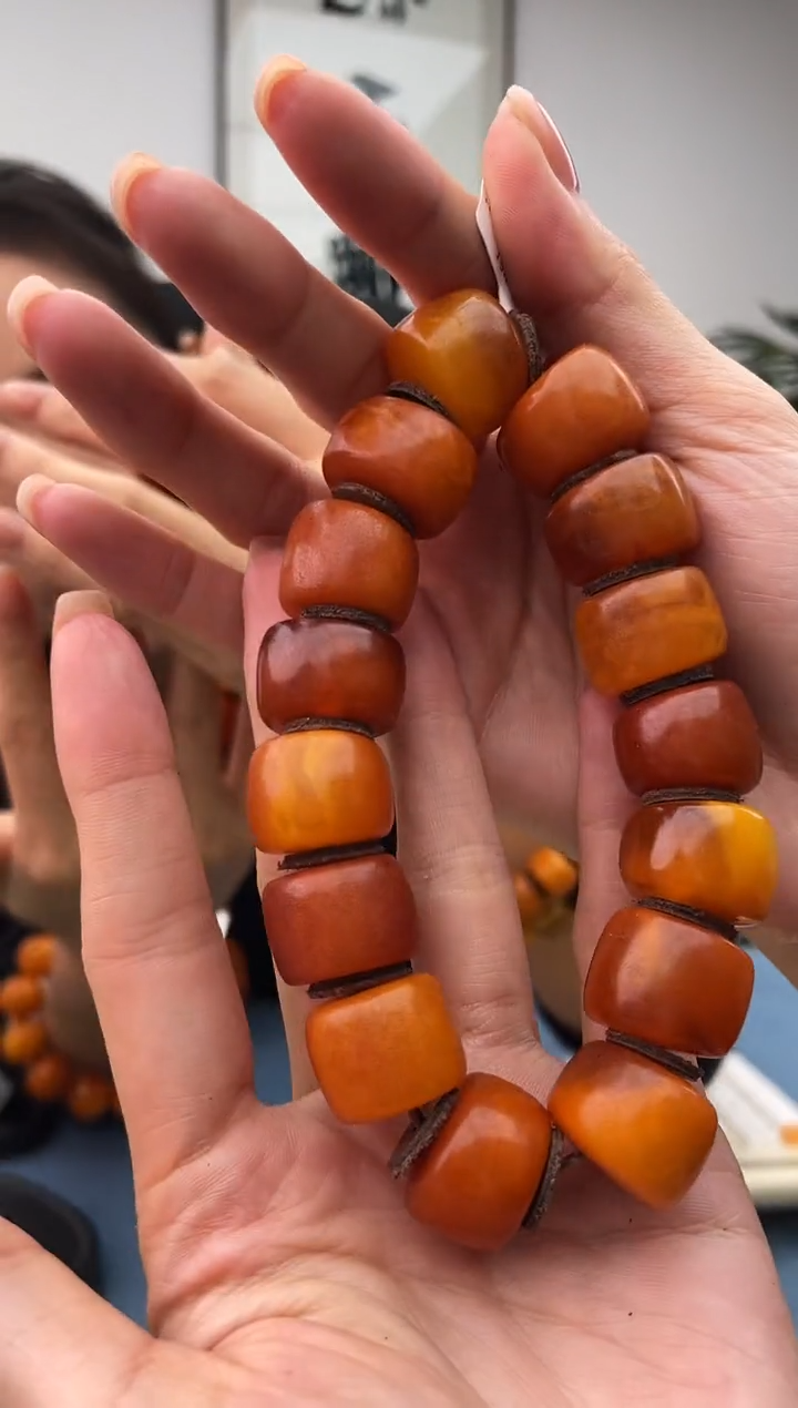 【闪购商品】蜜蜡珠宝奇石未镶嵌假一罚十，微瑕发一件061.18