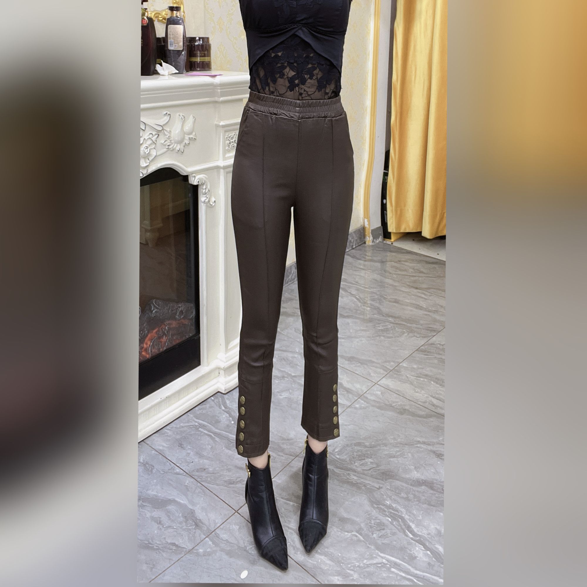 雅伊裳品（6962）2024年秋季新款简约百搭打底显瘦重工涂层皮女裤