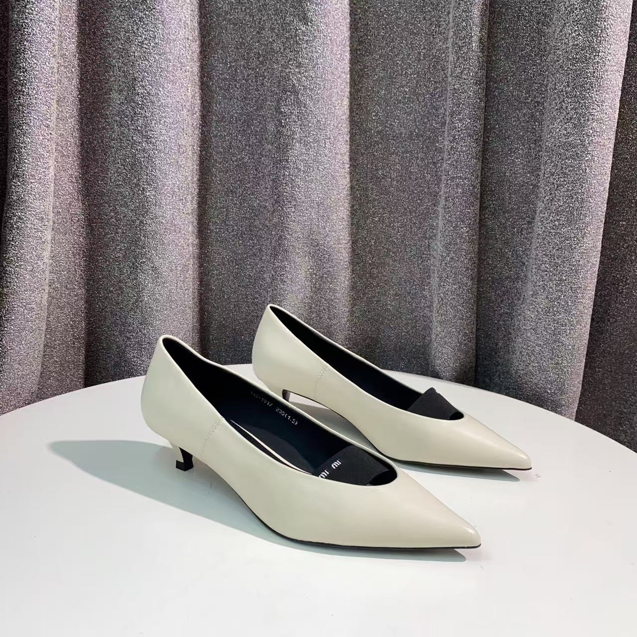 【表弟严选】C1165 白色  时尚低跟尖头真皮浅口女单鞋 