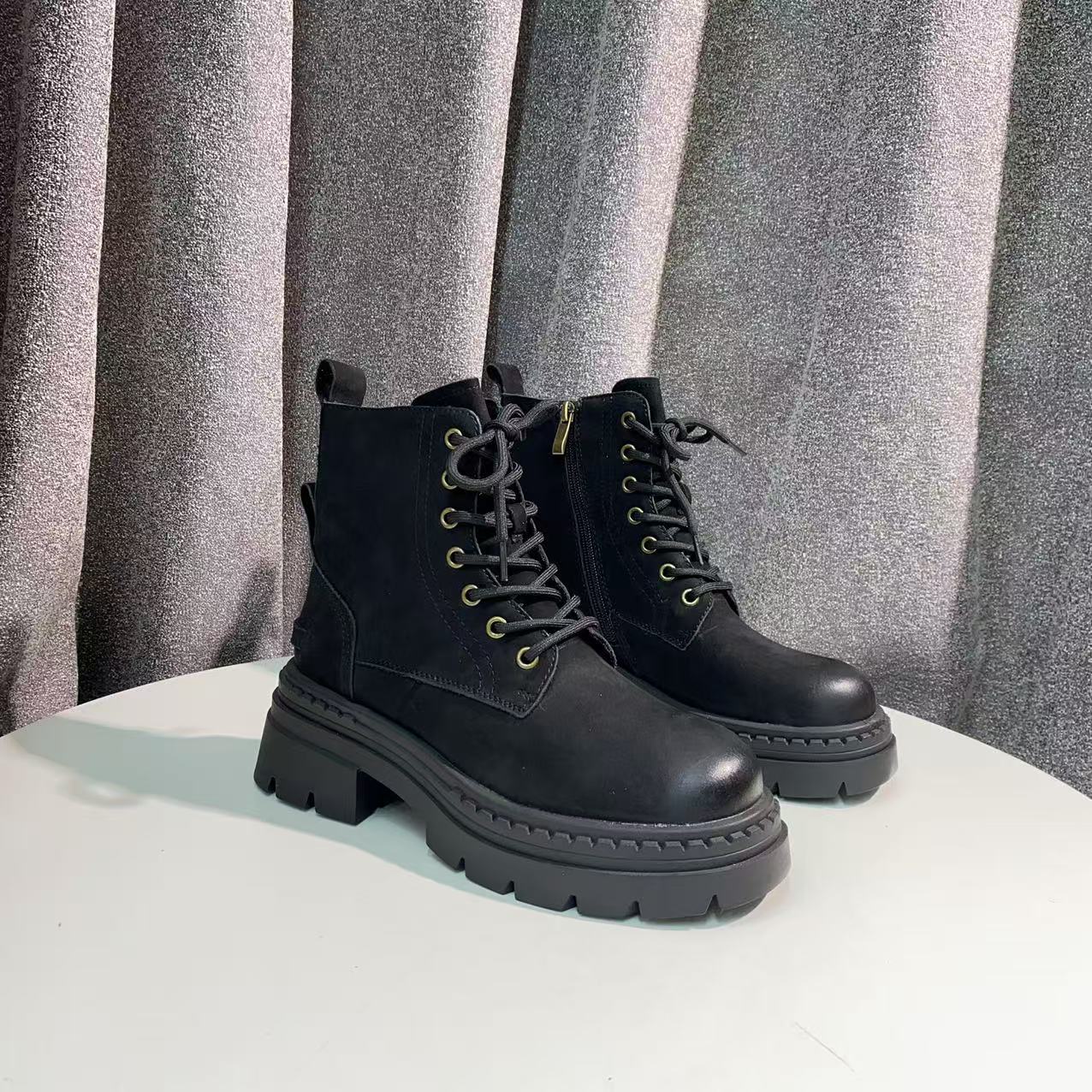 C914 黑色 粗跟圆头真皮厚底短靴 马丁靴