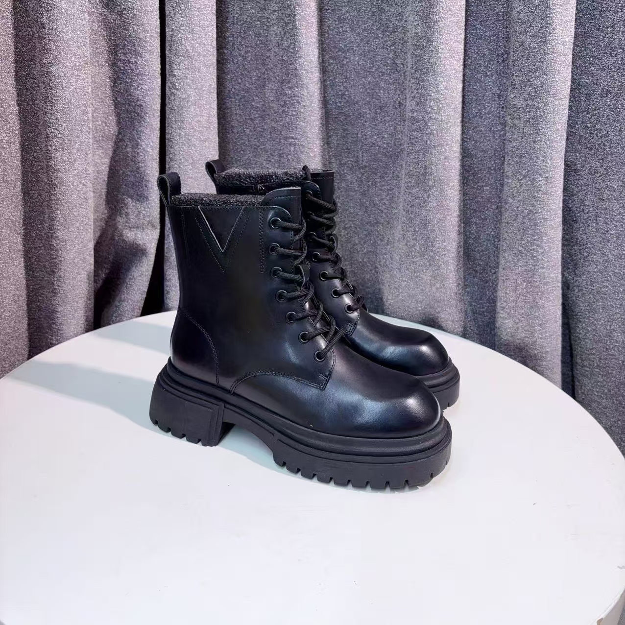 CL9852  黑色绒里  高端秋冬粗跟圆头舒适休闲女烟管靴  马丁靴