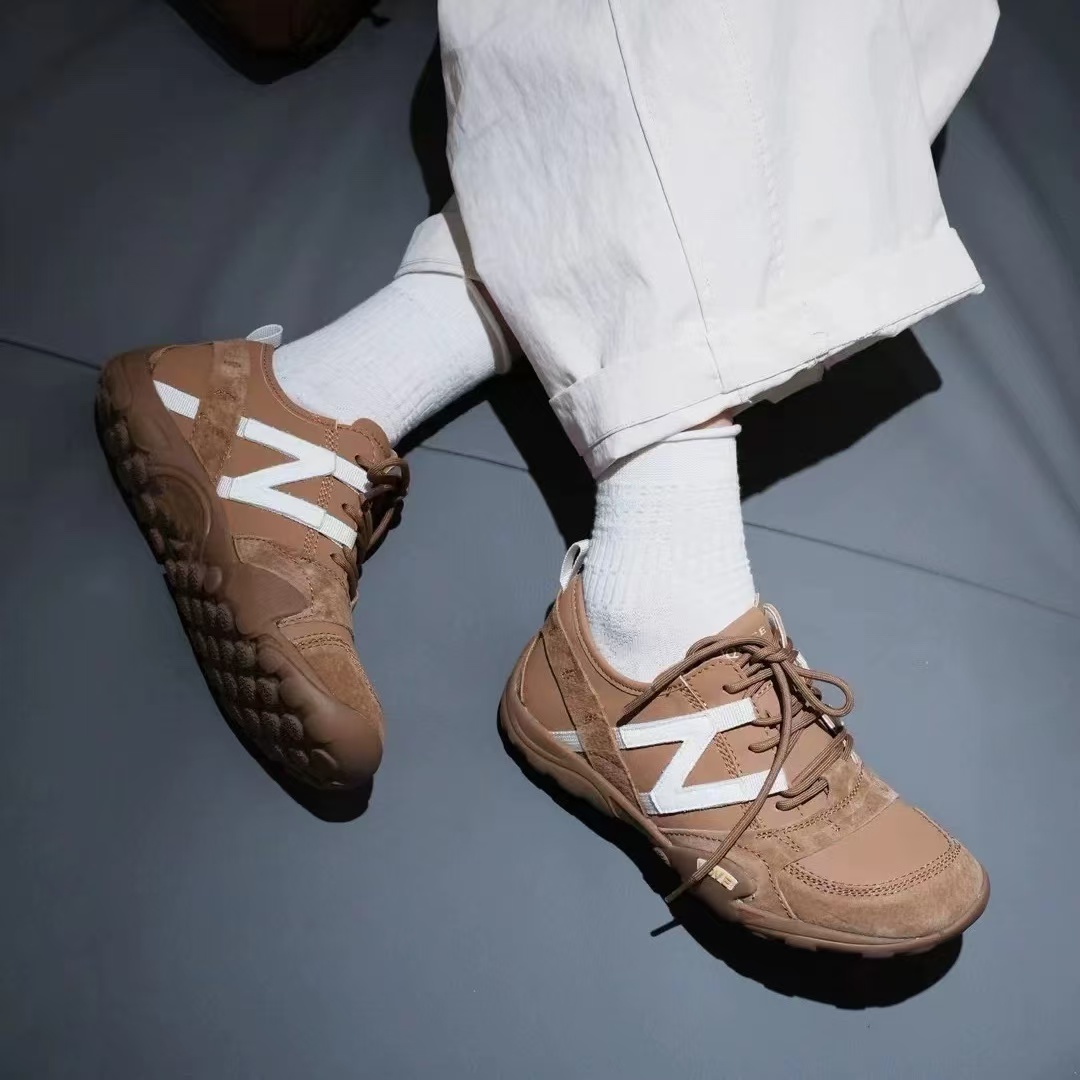 CL10055 棕色  新款时尚百搭运动圆头真皮休闲女士德训鞋