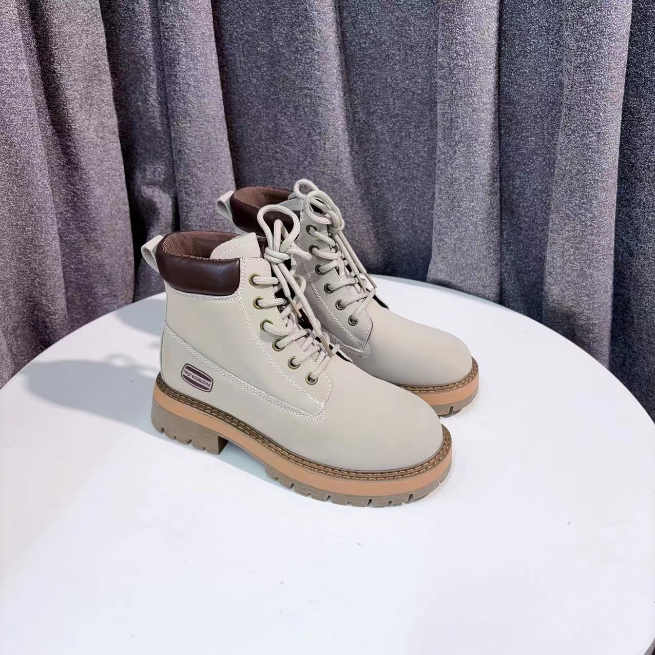 CL9745  灰色  高端秋冬粗跟圆头系带舒适休闲女马丁靴