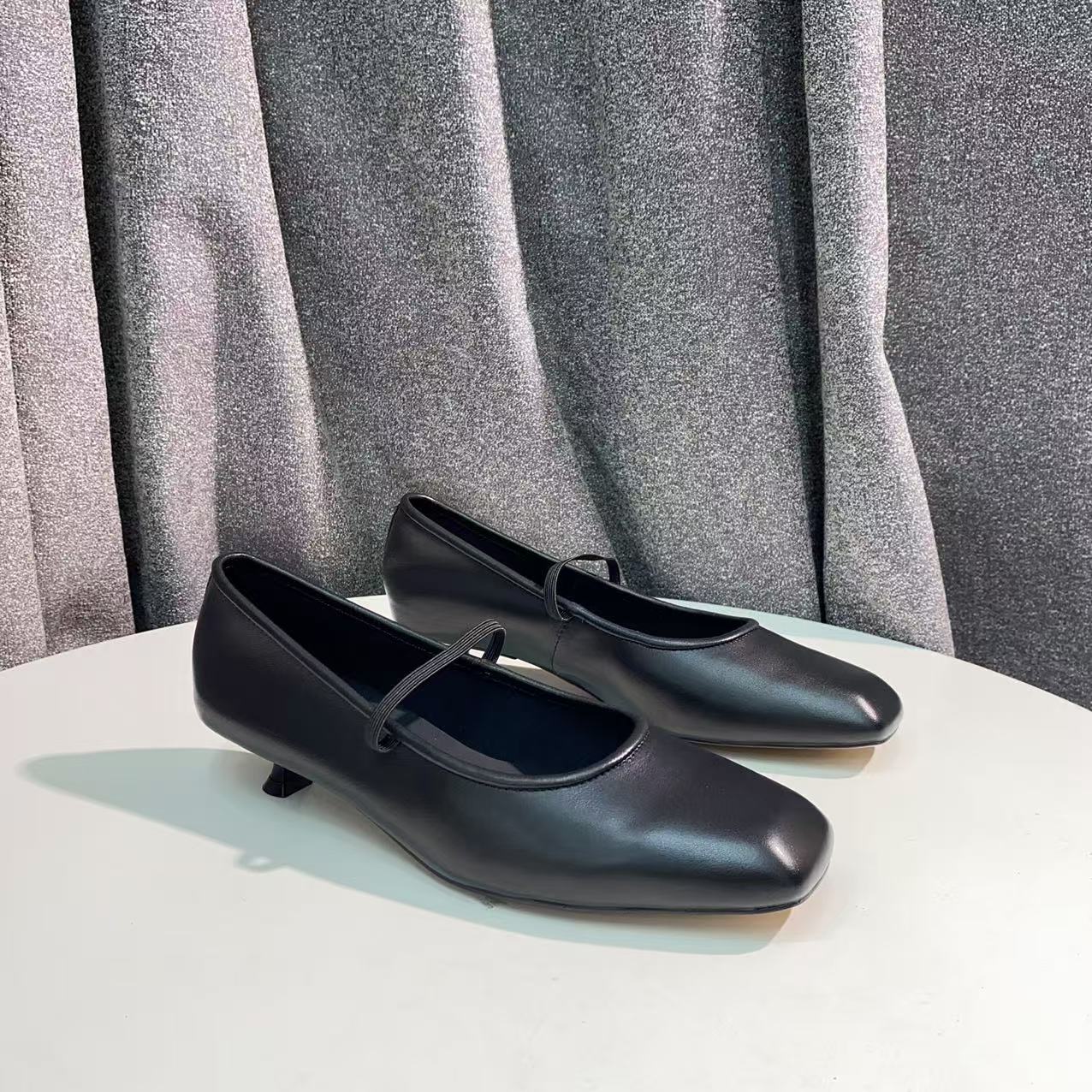 C587 黑色  高端时尚方头舒适低跟浅口单鞋 